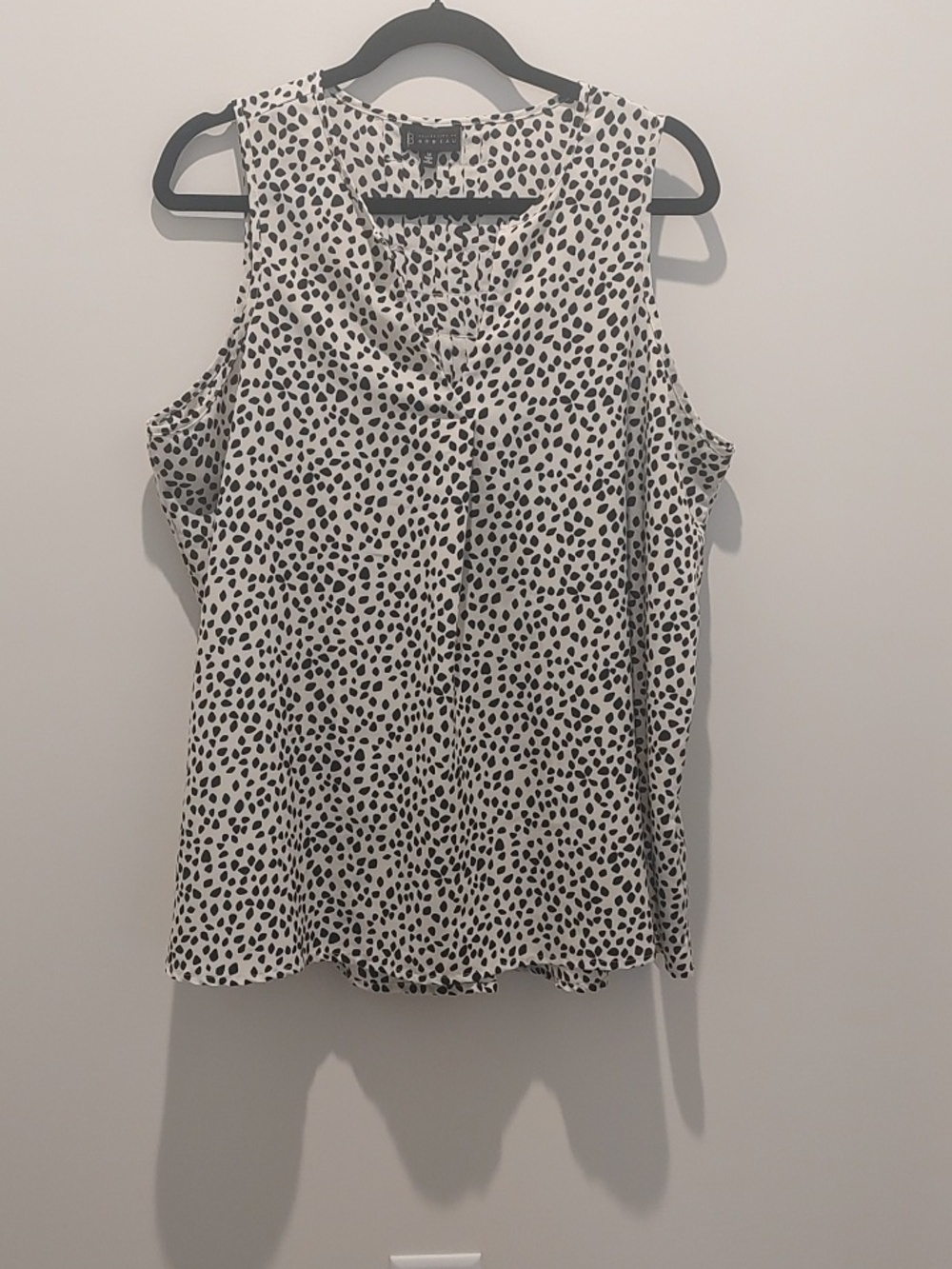 White & Black Sleeveless Dot-Print V-Neck Camisole Career Piece  Lightweight